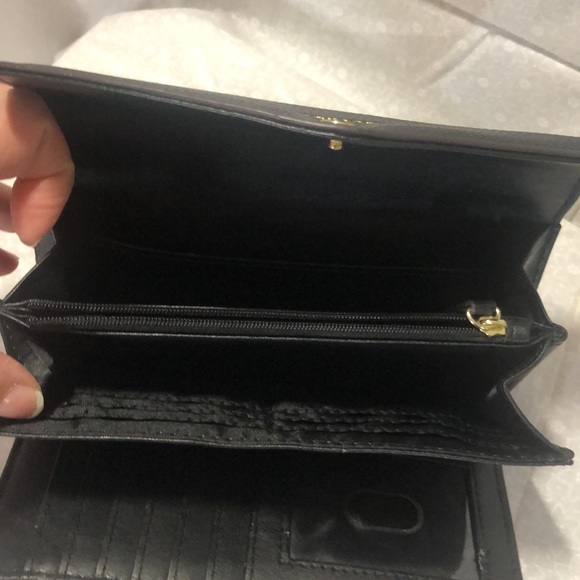 Liz Claiborne Two Tone Wallet - Picture 10 of 15